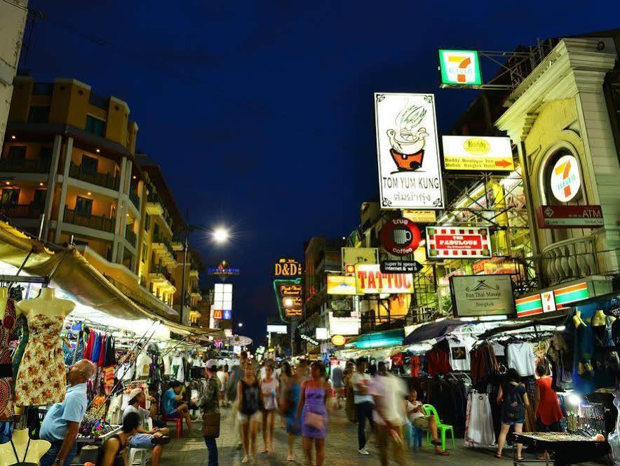 Baan Chanasongkram Hostel Bangkok Exterior photo